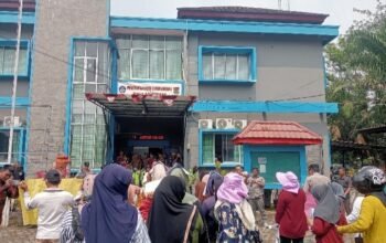 KADISDIK LUBUKLINGGAU DI DEMO EMAK- EMAK, MINTA WALIKOTA COPOT FIRDAUS ABKY,, Senin 06/10/2025: