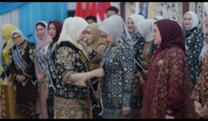 Ketua TP PKK sekaligus Ketua Dekranasda Kota Lubuk Linggau, Hj Risca Priba Ayu menghadiri acara pembukaan Festival Kreatif Sriwijaya Tahun 2025 , Jumat 10/10/2025: