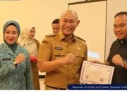 Wali Kota Lubuk Linggau, H Rachmat Hidayat didampingi Ketua TP PKK, Hj Risca Priba Ayu,, Senin 13/10/2025: