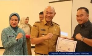 Wali Kota Lubuk Linggau, H Rachmat Hidayat didampingi Ketua TP PKK, Hj Risca Priba Ayu,, Senin 13/10/2025: