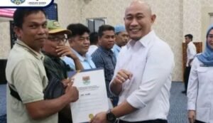 Wali Kota Lubuk Linggau, H Rachmat Hidayat secara resmi menyerahkan Surat Ketetapan Retribusi Daerah SKRD:kamis 16/10/2025: