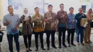 Wali Kota Lubuk Linggau, H. Rachmat Hidayat menghadiri kegiatan penyerahan Bantuan Usaha Ekonomi Produktif UEP,, Kamis 16/10/2025: