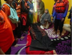 Peristiwa nahas menimpa lima orang pelajar yang hanyut terbawa arus deras Sungai Kelingi, Rabu (15/10/2025)