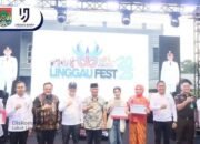 Wakil Wali Kota Lubuk Linggau, H. Rustam Effendi secara resmi membuka Linggau Fest 2025 bertajuk,, Jumat 17/10/2025: