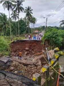 Jalan Lintas Kapahiang–Pagar Alam Putus, Warga Muara Pinang Terisolir, Selasa 21/10/2025: