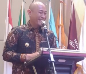 Wali Kota Lubuklinggau, Sumatera Selatan, H Rachmad Hidayat, M.Ikom, menyampaikan pidato ucapan selamat kepada wisudawan dan wisudawati,, Kamis 23/10/2025/