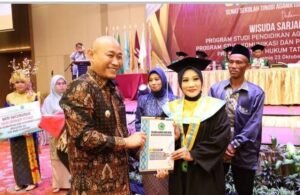 Wali Kota Lubuk Linggau, H Rachmat Hidayat (Rachmat Hidayat Hyoppy) mengatakan sejak berdiri pada 1993 silam dan menggelar wisuda perdana tahun 2001:kamis 23/10/2025:
