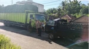 Nah…Hindari Jalan Rusak di Suro Musi Rawas, Truck Fuso vs L300 Adu Kambing: Kamis 30/10/2025: