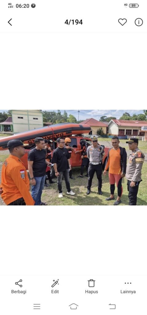 Tim Gabungan Polsek Muara Beliti Sigap Cek TKP Korban Diduga Jatuh ke Sungai Beliti Terbawa Arus, Senin 06/10/2025:
