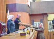 Rapat Paripurna DPRD Kabupaten Musi Rawas kembali digelar dalam rangka mendengarkan penyampaian dan penjelasan terhadap lima Rancangan Peraturan Daerah,, Selasa 11/11/2025: