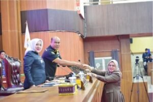 Rapat Paripurna DPRD Kabupaten Musi Rawas kembali digelar dalam rangka mendengarkan penyampaian dan penjelasan terhadap lima Rancangan Peraturan Daerah,, Selasa 11/11/2025: