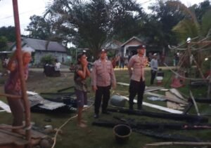 Dua Rumah Warga Margatunggal Terbakar, Kapolres Musi Rawas dan Kapolsek Jayaloka Himbau Warga Diminta Rutin Cek Instalasi Listrik