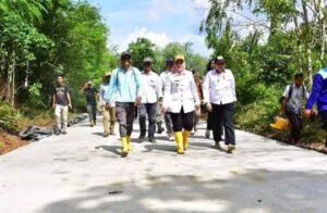 HJ. Ratna Machmud Memenuhi janji politiknya “jalan mulus sampai ke desa” Kini mulai Di rasakan masyarkat,, Sabtu 08/11/2025: