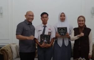 Wali Kota Lubuk Linggau, H. Rachmat Hidayat, bersama Ketua TP PKK, Hj. Risca Priba Ayu,, Rabu 12/11/2025: