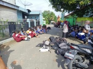 Aksi tawuran antar pelajar kembali terjadi di Kota Lubuklinggau. Puluhan pelajar dari SMKN 3 Lubuklinggau mendatangi MAN 2 Lubuklinggau dan terlibat bentrok tepat di pintu masuk sekolah tersebut pada Rabu,19/11/2025: