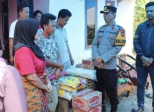 Turut Prihatin dan Berbelasungkawa, Polres Musi Rawas Kunjungi Rumah Duka, Hadir ke Pemakaman Almarhum Kelvin, Serta Berikan Tali Asih,,