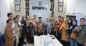 Wakil Wali Kota Lubuk Linggau, H Rustam Effendi, melakukan kunjungan kerja (kunker) ke Kantor Dinas Pemberdayaan Masyarakat,kamis 27/11/2025: