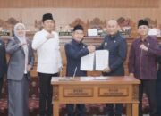 Rancangan Peraturan Daerah Anggaran Pendapatan dan Belanja Daerah Raperda APBD,Tahun Anggaran 2026 disahkan, Jumat 28/11/2025: