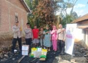 Ringankan Beban Warga, Polsek Jayaloka Polres Musi Rawas Salurkan Bantuan Kepada Korban Kebakaran di Kelurahan Marga Tunggal,,,,,