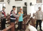 Sukseskan Operasi Lilin Musi 2025, Wakapolres Musi Rawas Lakukan Pengecekan Pos Pengamanan dan Tinjau Keamanan Gereja Santa Maria di Desa G1 Mataram,,