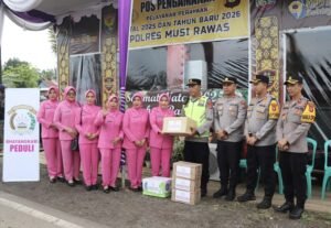 Bentuk Perhatian Terhadap Personel di Pelaksanaan Operasi Lilin Musi 2025, Kapolres Musi Rawas Didampingi Ketua Bhayangkari Cek Pos Pam dan Berikan Tali Asih,,