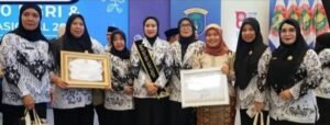 Ketua TP PKK Kota Lubuk Linggau, Hj Risca Priba Ayu, menghadiri puncak peringatan HUT ke-80 PGRI,, Rabu 03/12/2025: