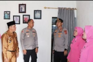 Sentuhan Kemanusiaan, Kembalikan Senyum Warga Desa Remayu — Kapolres Musi Rawas Serahkan Kunci Bedah Rumah Hasil Donasi Personel, Jumat 05/12/2025: