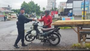 Batalyon B Pelopor Perkuat Kepedulian Lewat Aksi “Jumat Berkah, Jumat 05/12/2025: