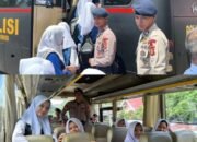 Satbrimob Polda Sumsel Batalyon B Pelopor Hadirkan Layanan “Bus Sekolah Gratis” untuk Pelajar Lubuklinggau, Senin 08/12/2025: