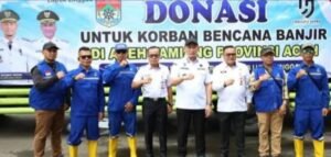 Walikota Lubuklinggau H Rachmat Hidayat, melepas keberangkatan donasi bantuan bencana banjir yang dikumpulkan oleh Pemerintah Kota Lubuk Linggau, Rabu 10/12/2025: