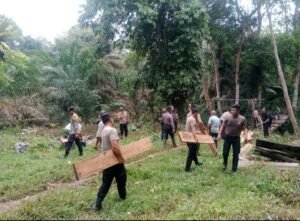Peduli Masa Depan Anak dan Masyarakat, Polres Musi Rawas Perbaiki Jembatan Gantung Penghubung Desa Bangun Rejo–Sukowarno, Selasa,09/12/2025