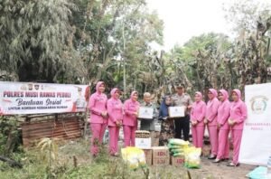 Hadir di Tengah Duka, Ketua Bhayangkari Cabang Musi Rawas Salurkan Bansos dan Gelar “Trauma Healing” Kepada Korban Kebakaran,,