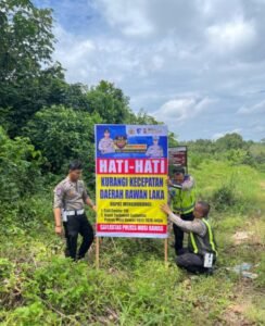 Cegah Lakalantas, Satlantas Polres Musi Rawas Pasang Spanduk Himbauan dan Patroli Lalulintas,,