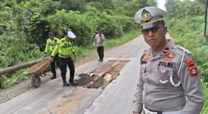 Cegah Lakalantas, Satlantas Polres Musi Rawas Pasang Spanduk Himbauan dan Patroli Lalulintas,,