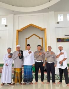 Satlantas Polres Musi Rawas Hadirkan Terobosan “Polantas Menyapa”, Personel Jadi Bilal Salat Jumat,,