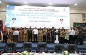 BerandaWujudkan Janji Program Linggau Juara, Wali Kota Serahkan Bantuan Modal Usaha untuk UMKM ,,Rp 2 Juta per UMKMbyTintaPeta,,Desember 22, 20250,, Senin 22/12/2025: