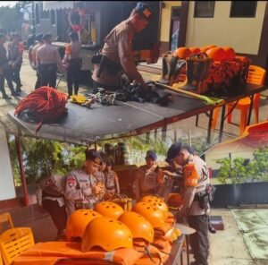 Siaga SAR Digelar, Satbrimob Polda Sumsel Batalyon B Pelopor Pastikan Kesiapan Personel dan Peralatan, Rabu 24/12/2025: