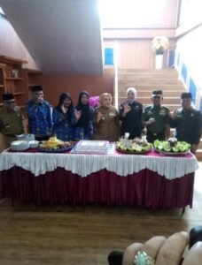 Bupati Musi Rawas, Hj Ratna Machmud, menegaskan merasa sangat prihatin dengan kondisi jalan nasional yang rusak parah., Selasa 23/12/2025: