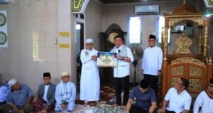Gubernur Sumatera Selatan (Sumsel) Dr. H. Herman Deru bersama Wali Kota Lubuk Linggau Rahmat Hidayat dan Anggota DPR RI Fauzi Amro,,