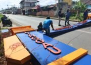Robohnya gapura di Jalan Kenanga II Lintas, Kota Lubuklinggau, menjadi ironi serius dalam praktik pembangunan daerah,, Selasa 13/01/2026: