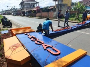 Robohnya gapura di Jalan Kenanga II Lintas, Kota Lubuklinggau, menjadi ironi serius dalam praktik pembangunan daerah,, Selasa 13/01/2026: