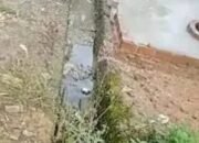 Kondisi siring atau saluran air di RT 05 Blok B, Kelurahan Bangun Jaya, Kecamatan BTS Ulu, Kabupaten Musi Rawas, Sumatera Selatan,, Jumat 30/01/2026: