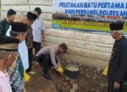 Sukseskan Bedah Rumah “Bedulur”, Polsek STL Ulu Terawas, Polres Musi Rawas Gelar Peletakan Batu Pertama Warga Desa Babat,,,