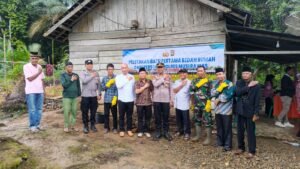 Sukseskan Bedah Rumah “Bedulur”, Polsek STL Ulu Terawas, Polres Musi Rawas Gelar Peletakan Batu Pertama Warga Desa Babat,,,