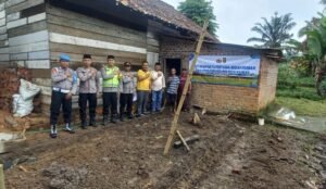 Bentuk Perhatian Terhadap Warga, Polsek Tugumulyo Polres Musi Rawas Terapkan Program Bedah Rumah “Bedulur” di Desa Mataram,,