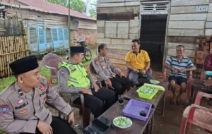 Bentuk Perhatian Terhadap Warga, Polsek Tugumulyo Polres Musi Rawas Terapkan Program Bedah Rumah Bedulur di Desa Mataram,,,,,,,