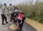 Kembali, Polsek BTS Ulu Polres Musi Rawas Berikan Pelayanan kepada Masyarakat, Timbun Jalan Berlubang,,