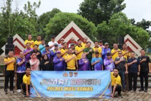 Sukseskan Perintah Presiden RI Bersih-Bersih Nasional, Polres Musi Rawas Bersama Pemda Kurve Taman Beregam dan Masjid Agung Darussalam,,,,,