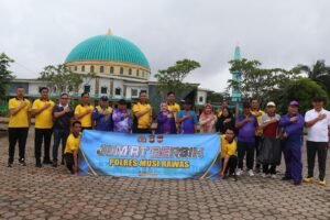 Sukseskan Perintah Presiden RI Bersih-Bersih Nasional, Polres Musi Rawas Bersama Pemda Kurve Taman Beregam dan Masjid Agung Darussalam,,,,,