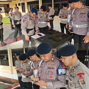 Satbrimob Polda Sumsel Batalyon B Pelopor Laksanakan Pemeriksaan Ponsel Personel Secara Mendadak,,